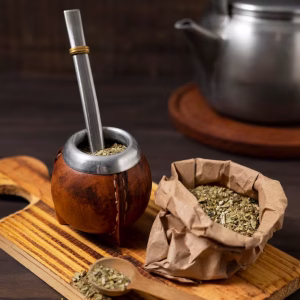 delicioso-trago-terere-bodegon_23-2150219472